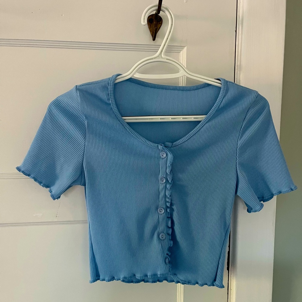 Sky blue crop top 💙
